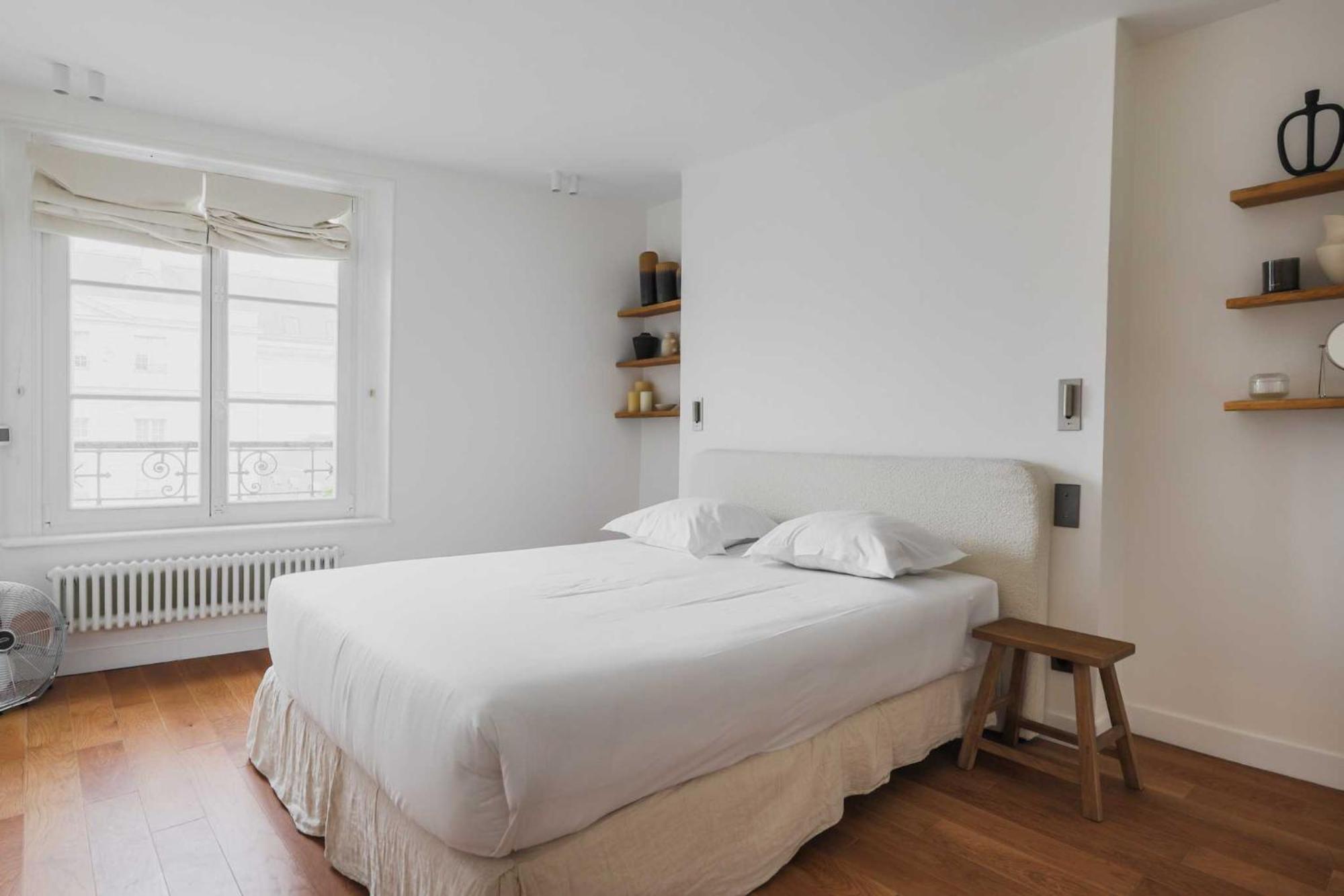 Modern -2br-4p- Marais *