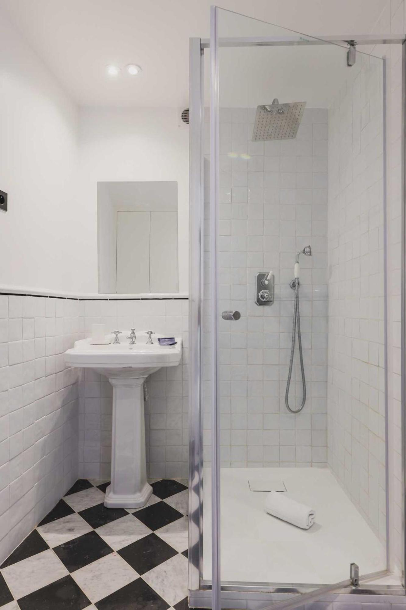Modern -2br-4p- Marais Parigi